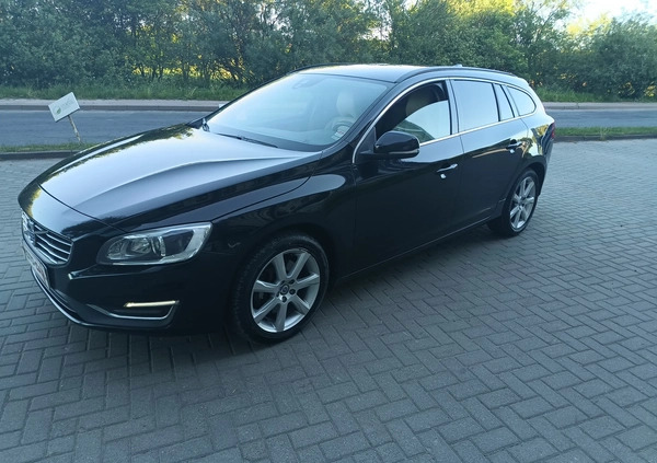 Volvo V60 cena 51900 przebieg: 226000, rok produkcji 2015 z Siedlce małe 497